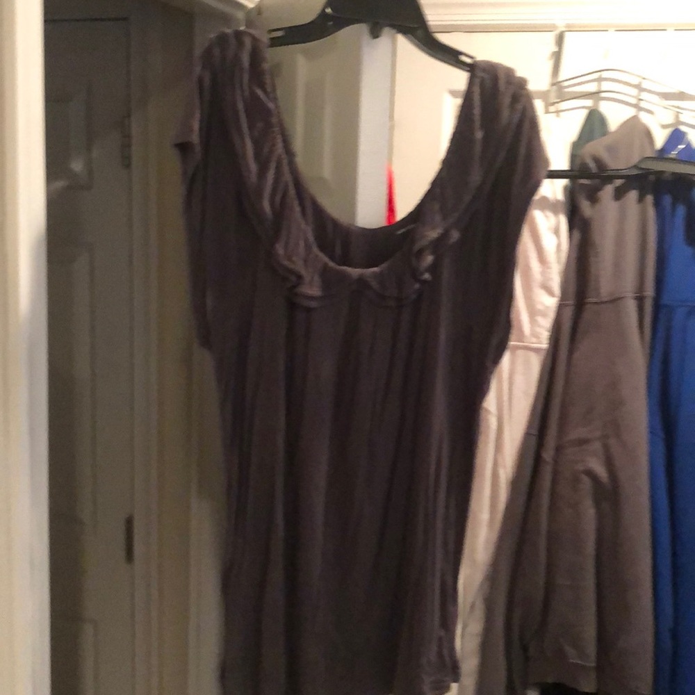 Gray shirt sleeve top with flutter neckline